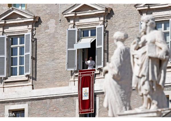 Anjel Pána s pápežom Františka: Spoľahnime sa na Boha, mamona sklame