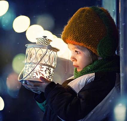 Svätí svetu svietia